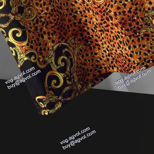 スタイリッシュな印象 半袖シャツ ヴェルサーチVERSACE 2021春夏 ヴェルサーチブランド 偽物 通販
