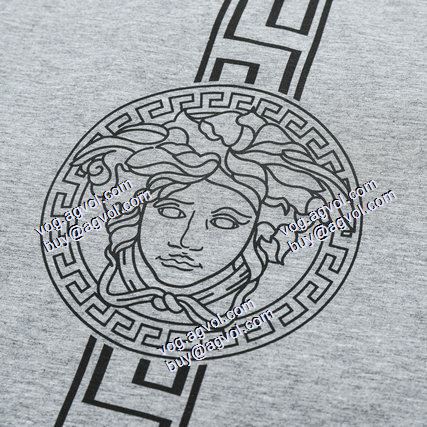  半袖シャツ  ヴェルサーチVERSACE  ムダな装飾を排したデザイン  2021春夏  VERSACE偽物ブランド  3色可選