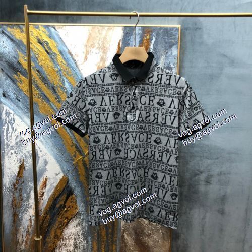  VERSACEブランドコピー   2021春夏  スタイリッシュな印象  2色可選  ヴェルサーチVERSACE  半袖シャツ 