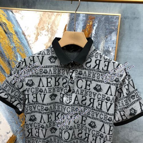  VERSACEブランドコピー   2021春夏  スタイリッシュな印象  2色可選  ヴェルサーチVERSACE  半袖シャツ 