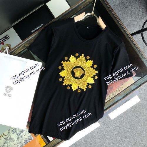  VERSACEブランドコピー   2021春夏  ヴェルサーチVERSACE  2色可選  半袖シャツ 希少    