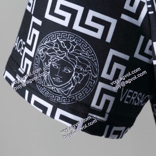  VERSACEブランドコピー   人気商品   2021春夏  ヴェルサーチVERSACE  半袖シャツ
