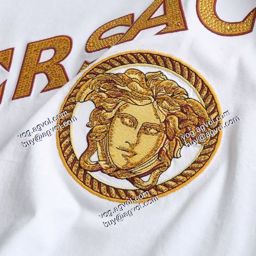  VERSACEブランドコピー   2021春夏  2色可選  大人のおしゃれに  ヴェルサーチVERSACE  半袖シャツ