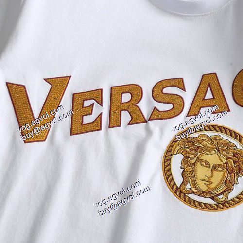  VERSACEブランドコピー   2021春夏  2色可選  大人のおしゃれに  ヴェルサーチVERSACE  半袖シャツ