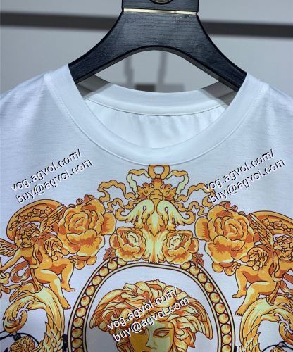  2021春夏 VERSACEコピー ムダな装飾を排したデザイン 半袖Tシャツ ヴェルサーチVERSACE