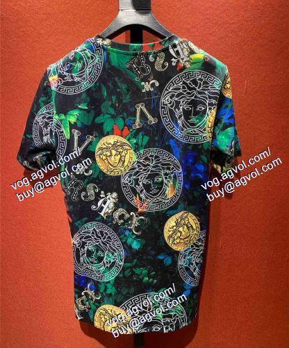  VERSACEブランド 偽物 通販 お洒落に魅せる ヴェルサーチVERSACE 2021春夏 半袖Tシャツ