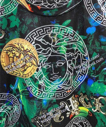  VERSACEブランド 偽物 通販 お洒落に魅せる ヴェルサーチVERSACE 2021春夏 半袖Tシャツ