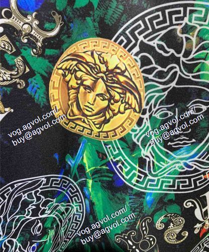  VERSACEブランド 偽物 通販 お洒落に魅せる ヴェルサーチVERSACE 2021春夏 半袖Tシャツ