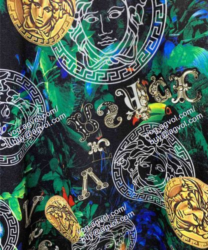  VERSACEブランド 偽物 通販 お洒落に魅せる ヴェルサーチVERSACE 2021春夏 半袖Tシャツ