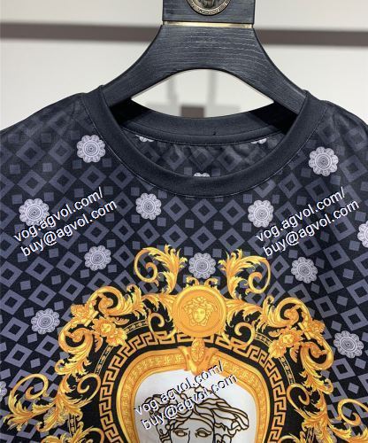  2021春夏 半袖Tシャツ VERSACEスーパーコピー 激安 スタイリッシュな印象 ヴェルサーチVERSACE