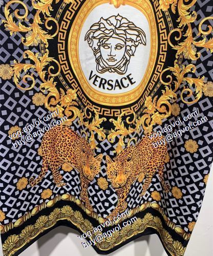  2021春夏 半袖Tシャツ VERSACEスーパーコピー 激安 スタイリッシュな印象 ヴェルサーチVERSACE