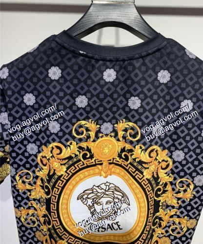  2021春夏 半袖Tシャツ VERSACEスーパーコピー 激安 スタイリッシュな印象 ヴェルサーチVERSACE
