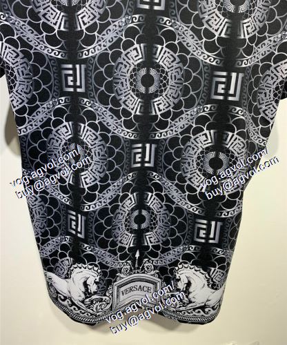  2021春夏 デザイン性の高い VERSACEスーパーコピー 代引 半袖Tシャツ ヴェルサーチVERSACE