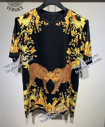  VERSACEブランドコピー 半袖Tシャツ ヴェルサーチVERSACE 存在感のある 2021春夏