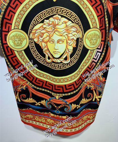  おすすめ/オススメ ヴェルサーチVERSACE 2021春夏 VERSACEコピー ブランド 半袖Tシャツ