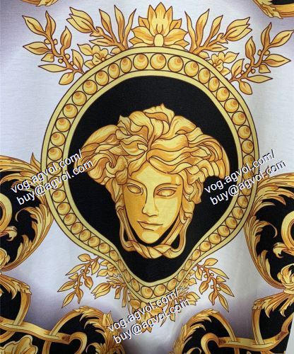  VERSACEブランド 偽物 通販 半袖Tシャツ ヴェルサーチVERSACE セール中 2021春夏 