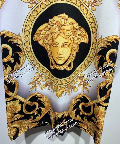  VERSACEブランド 偽物 通販 半袖Tシャツ ヴェルサーチVERSACE セール中 2021春夏 