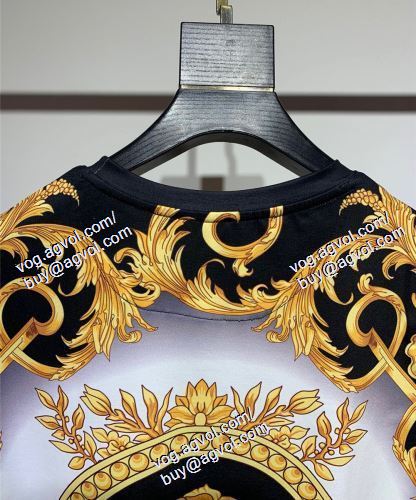  VERSACEブランド 偽物 通販 半袖Tシャツ ヴェルサーチVERSACE セール中 2021春夏 