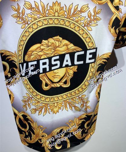  VERSACEブランド 偽物 通販 半袖Tシャツ ヴェルサーチVERSACE セール中 2021春夏 