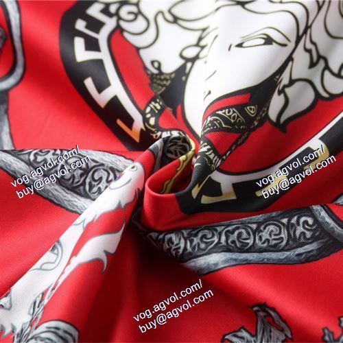  2021春夏 2色可選 VERSACEスーパーコピー 代引 SALE開催 半袖Tシャツ 上下セット ヴェルサーチVERSACE 