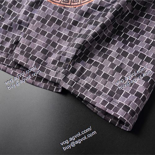  2色可選 半袖Tシャツ 上下セット ヴェルサーチVERSACE 抜群の雰囲気が作れる!  2021春夏 VERSACEブランド コピー
