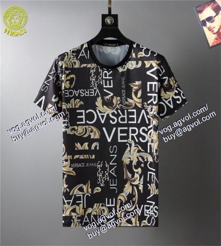  格安！ VERSACEスーパーコピー ヴェルサーチVERSACE 2021春夏 半袖Tシャツ 上下セット 
