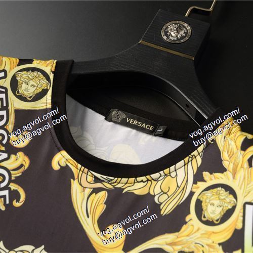  2021春夏 VERSACEコピー 半袖Tシャツ 上下セット ヴェルサーチVERSACE 値下げ！