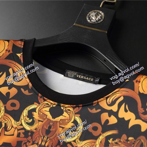  ヴェルサーチVERSACE めちゃくちゃお得 2021春夏 VERSACEコピー ブランド 半袖Tシャツ 上下セット 