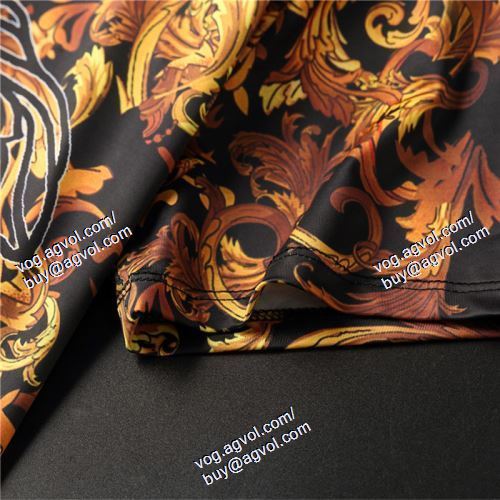  ヴェルサーチVERSACE めちゃくちゃお得 2021春夏 VERSACEコピー ブランド 半袖Tシャツ 上下セット