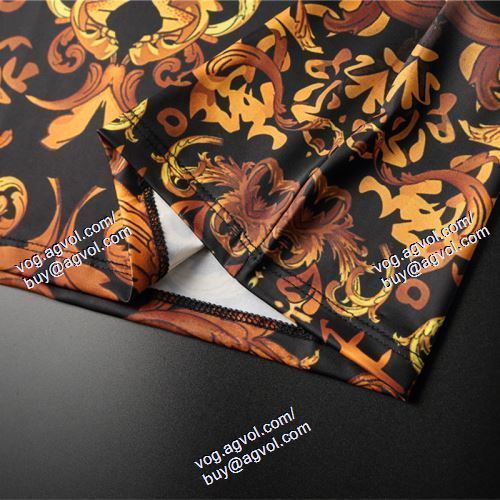  ヴェルサーチVERSACE めちゃくちゃお得 2021春夏 VERSACEコピー ブランド 半袖Tシャツ 上下セット