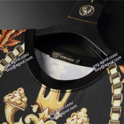  VERSACEブランド 偽物 通販 半袖Tシャツ 上下セット 最旬アイテム ヴェルサーチVERSACE 2021春夏
