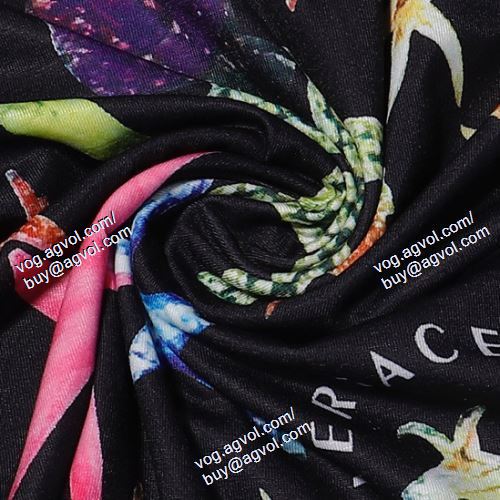  2021春夏 VERSACEスーパーコピー 激安 ヴェルサーチVERSACE 2色可選 半袖Tシャツ 首胸ロゴ  