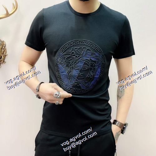  超レア  VERSACEブランド 偽物 通販 ヴェルサーチVERSACE 2021春夏 半袖Tシャツ