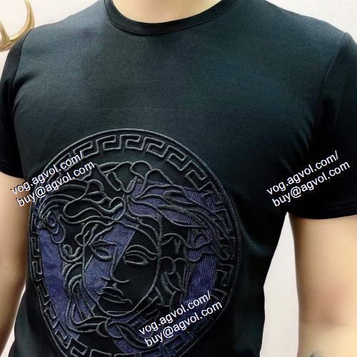  超レア  VERSACEブランド 偽物 通販 ヴェルサーチVERSACE 2021春夏 半袖Tシャツ