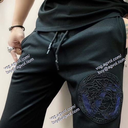  超レア  VERSACEブランド 偽物 通販 ヴェルサーチVERSACE 2021春夏 半袖Tシャツ