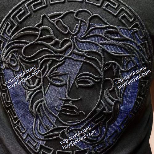  超レア  VERSACEブランド 偽物 通販 ヴェルサーチVERSACE 2021春夏 半袖Tシャツ