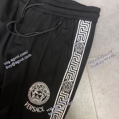 個性派 VERSACE偽物ブランド 半袖Tシャツ 上下セット ヴェルサーチVERSACE 2021春夏