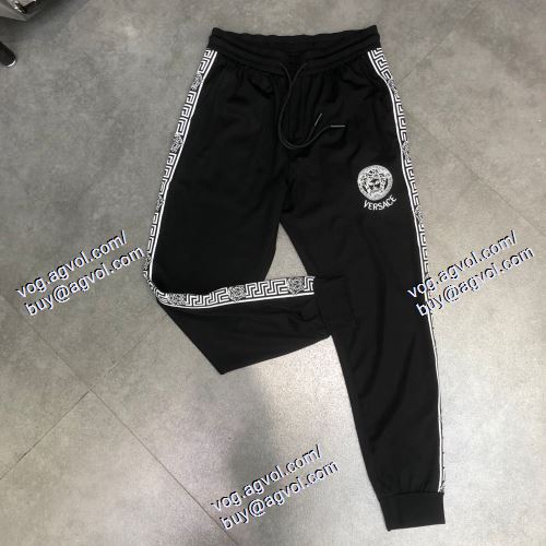 個性派 VERSACE偽物ブランド 半袖Tシャツ 上下セット ヴェルサーチVERSACE 2021春夏