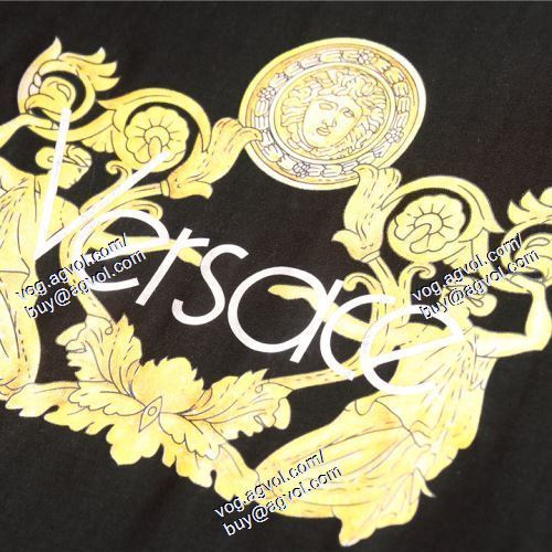  2021春夏 2色可選 VERSACEスーパーコピー 代引 半袖Tシャツ ヴェルサーチVERSACE 欧米韓流/雑誌 