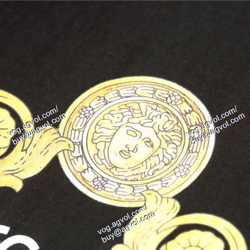  2021春夏 2色可選 VERSACEスーパーコピー 代引 半袖Tシャツ ヴェルサーチVERSACE 欧米韓流/雑誌 