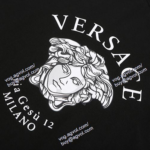  VERSACEスーパーコピー 存在感◎ ヴェルサーチVERSACE 2色可選 2021春夏 半袖Tシャツ