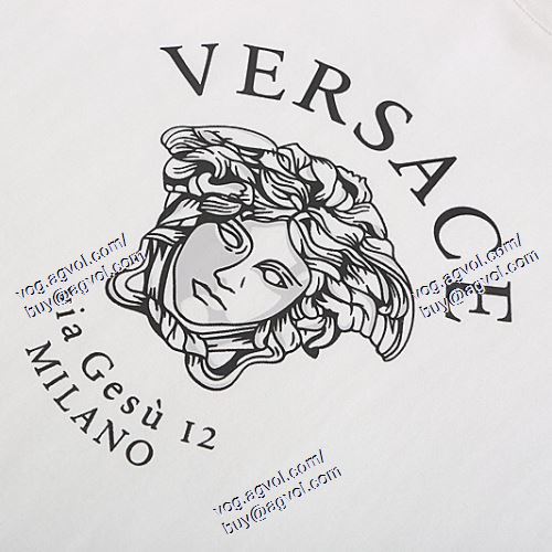  VERSACEスーパーコピー 存在感◎ ヴェルサーチVERSACE 2色可選 2021春夏 半袖Tシャツ