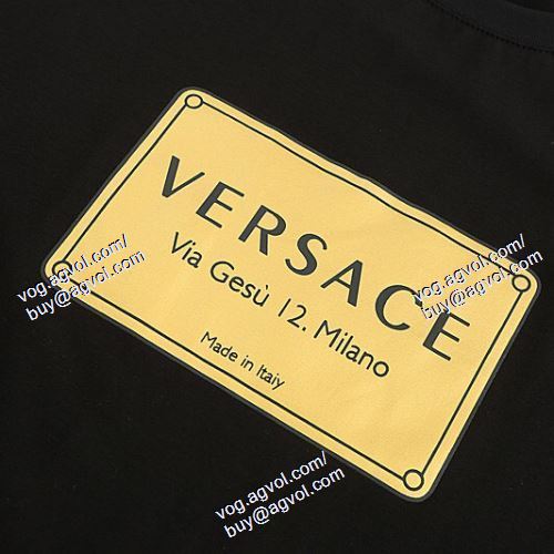  2021春夏 VERSACEコピー 2色可選 半袖Tシャツ 一味違うケーブル編みが魅力満点 ヴェルサーチVERSACE