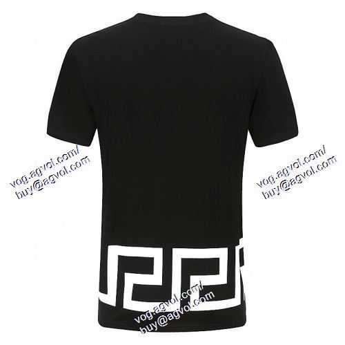  VERSACEブランド 偽物 通販 2色可選 高級感溢れるデザイン 半袖Tシャツ ヴェルサーチVERSACE 2021春夏