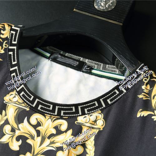  2021春夏 VERSACEスーパーコピー 激安 半袖Tシャツ ヴェルサーチVERSACE 2色可選 上質 大人気！