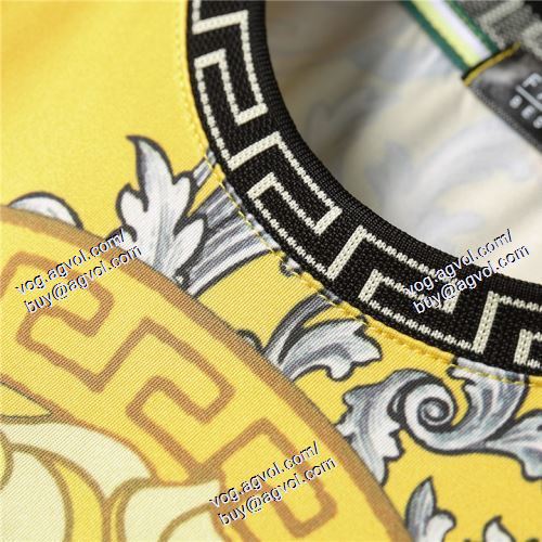 ヴェルサーチVERSACE 2021春夏 半袖Tシャツ 2色可選 首胸ロゴ VERSACEコピーブランド