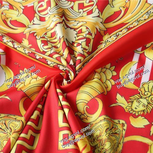  2021春夏 絶大な人気を誇る VERSACEスーパーコピー 代引 2色可選 半袖Tシャツ ヴェルサーチVERSACE