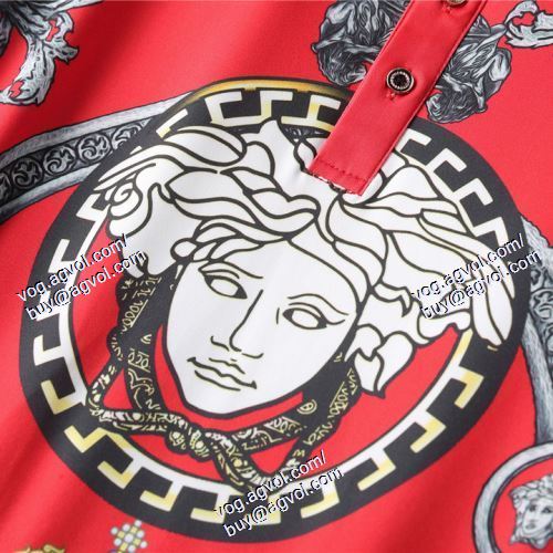  2色可選 半袖Tシャツ 重宝するアイテム ヴェルサーチVERSACE 2021春夏 VERSACEブランド コピー 