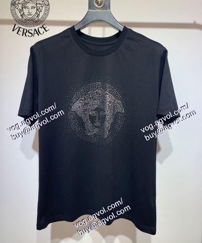  半袖Tシャツ ヴェルサーチVERSACE 2色可選 2021春夏 VERSACEブランドスーパーコピー ムダな装飾を排したデザイン 
