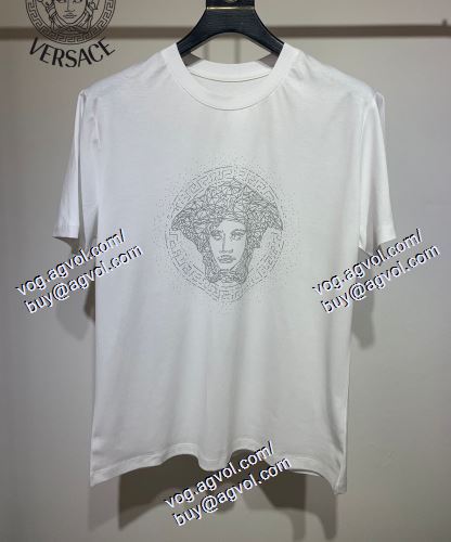 半袖Tシャツ ヴェルサーチVERSACE 2色可選 2021春夏 VERSACEブランドスーパーコピー ムダな装飾を排したデザイン